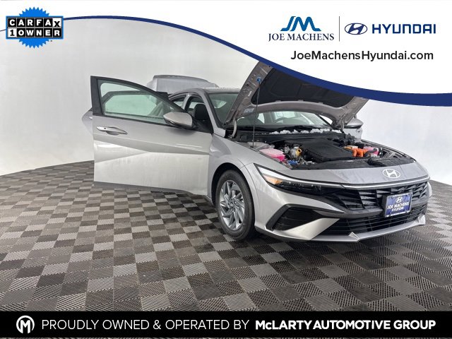 Used 2025 Hyundai Elantra Blue image 14