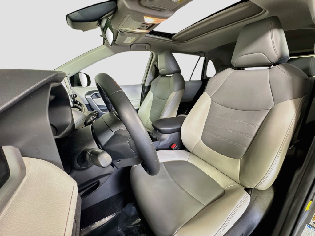 Used 2019 Toyota RAV4 XLE Premium w/ Cold Weather Package AWD/4WD image 18