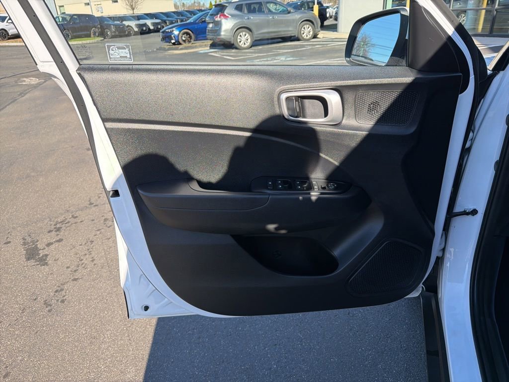 Used 2020 Hyundai Venue SEL image 26