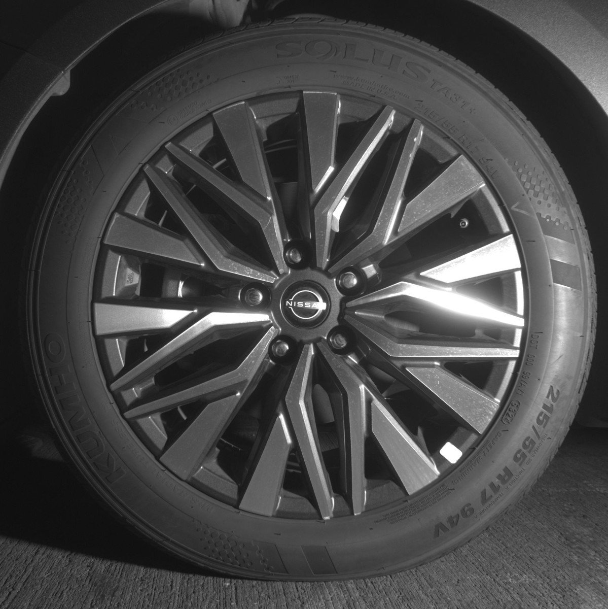 Used 2025 Nissan Altima 2.5 SV FWD image 12