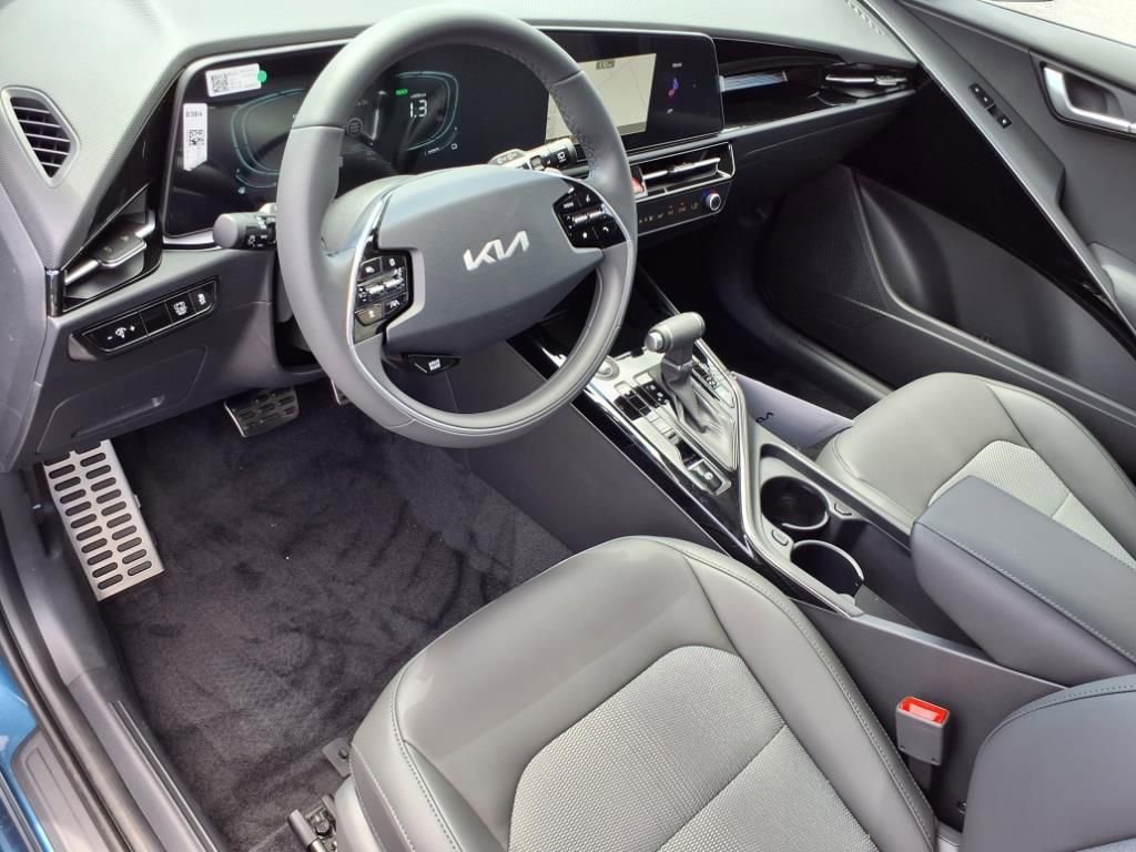 New 2025 Kia Niro EX Touring image 11