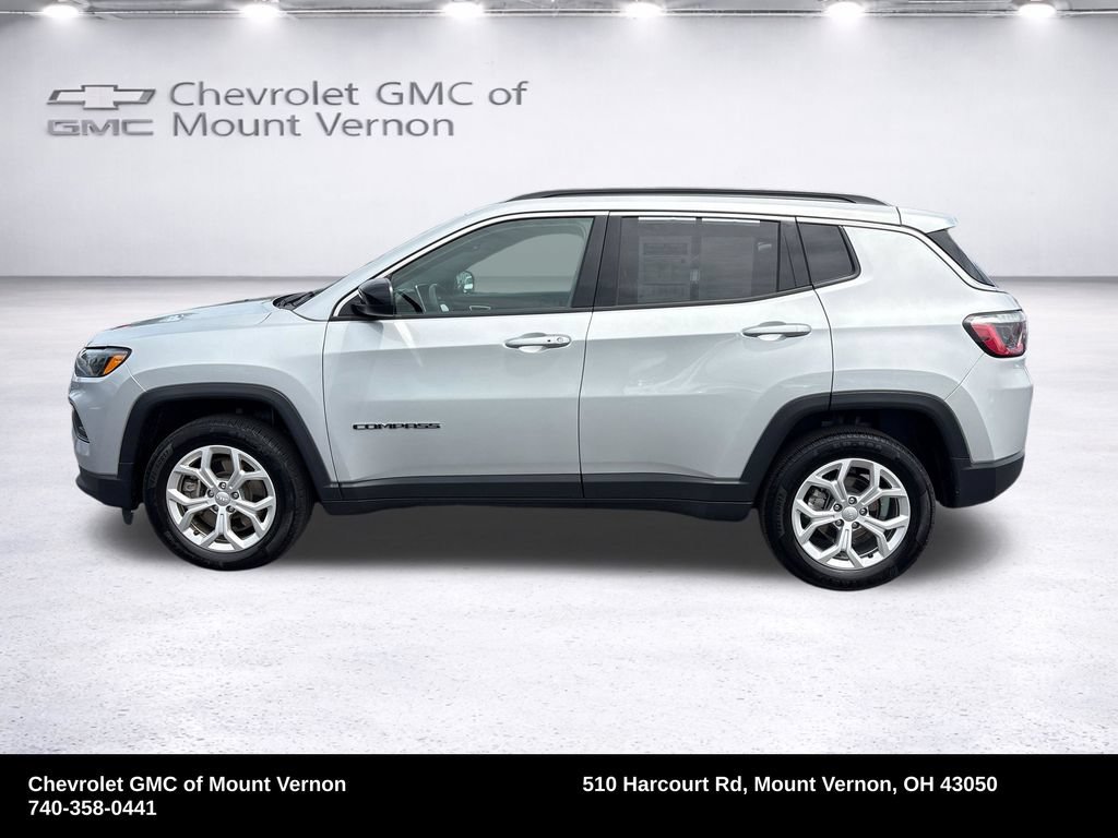 Used 2024 Jeep Compass Latitude AWD/4WD image 2