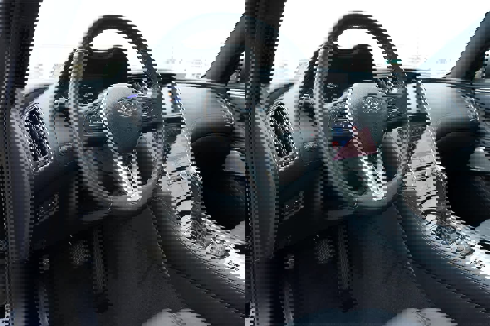 Used 2018 INFINITI Q60 3.0t Luxe w/ Cargo Package image 15