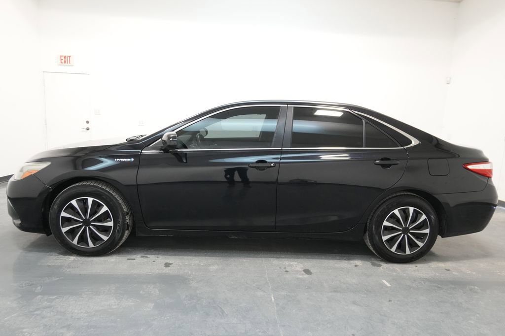 Used 2017 Toyota Camry LE FWD image 4