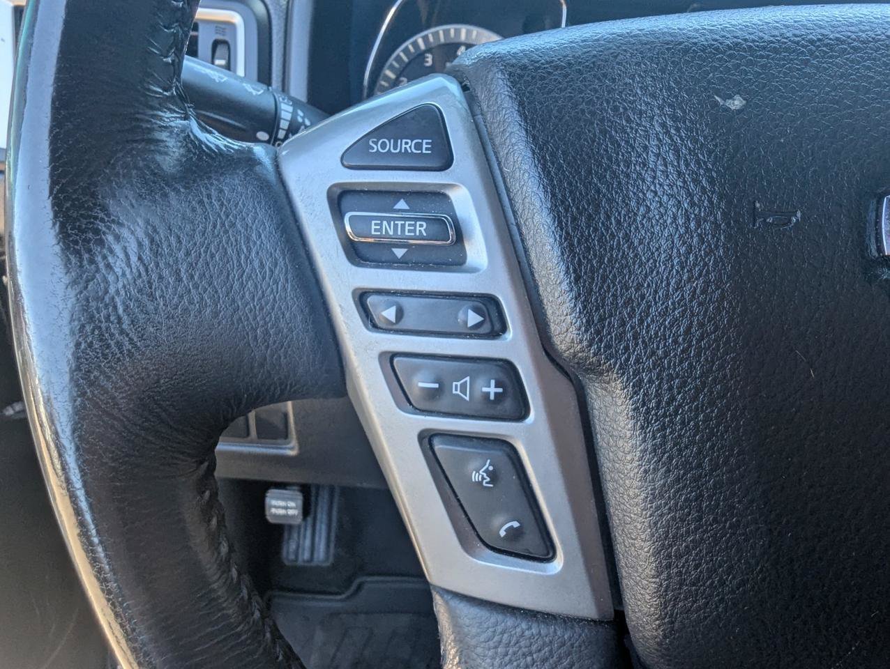 Used 2019 Nissan Titan SV w/ SV Convenience Package AWD/4WD image 13