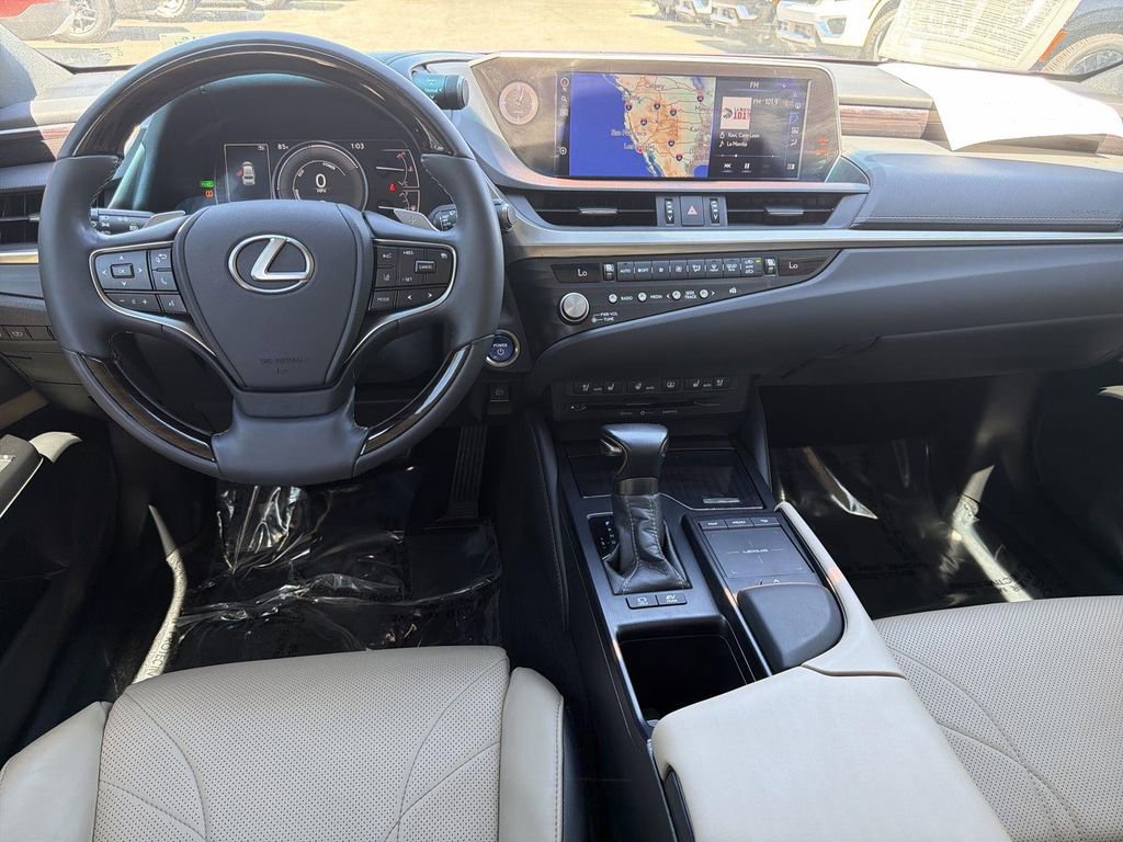 Used 2021 Lexus ES 300h Ultra Luxury w/ Accessory Package 2 image 7