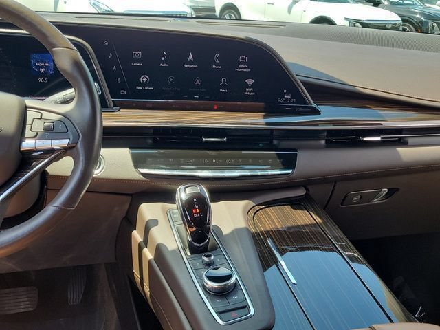 Used 2021 Cadillac Escalade Premium Luxury AWD/4WD image 18