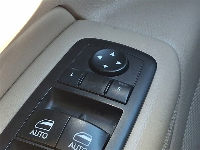 Used 2017 Jeep Grand Cherokee Limited image 28