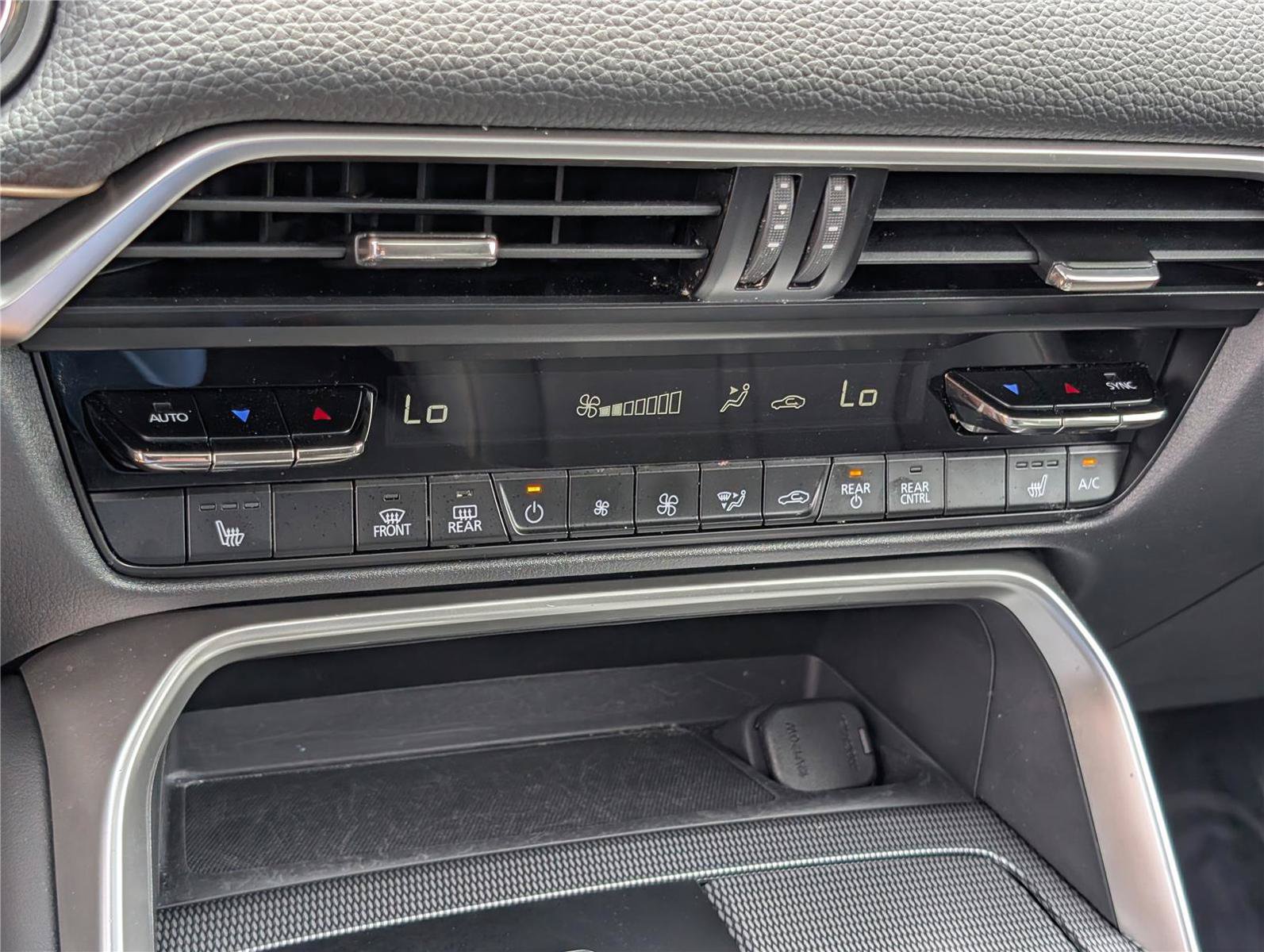 Used 2024 MAZDA CX-90 Plug-In Hybrid w/ Preferred AWD/4WD image 31