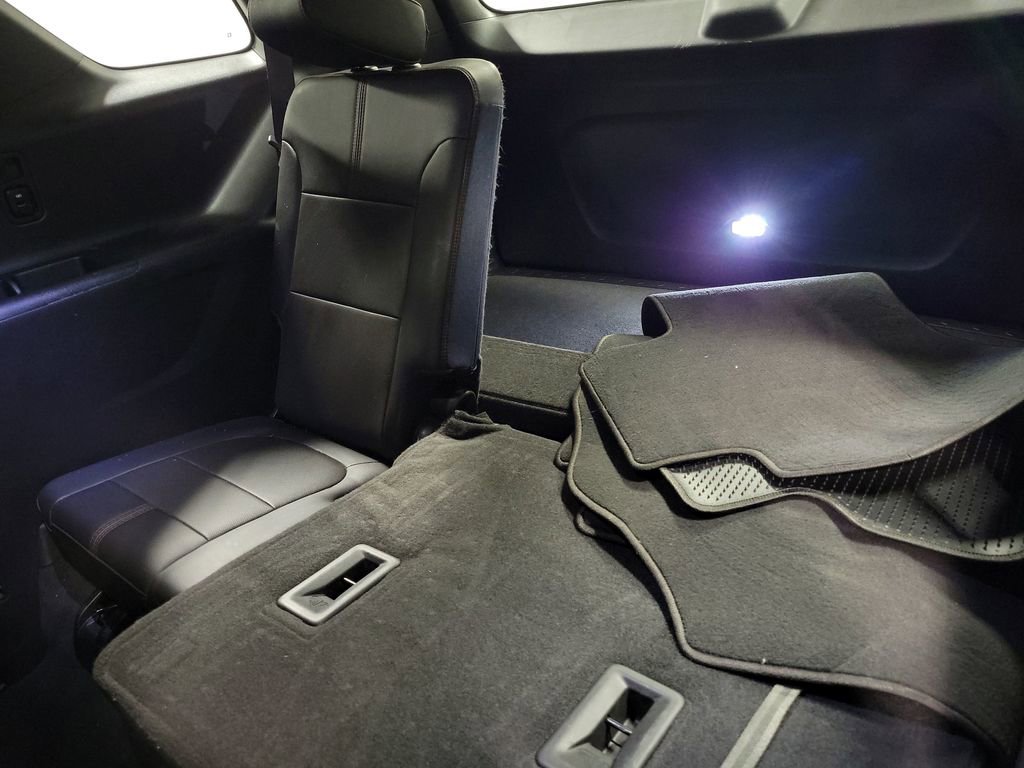 Used 2023 Chevrolet Traverse RS image 21