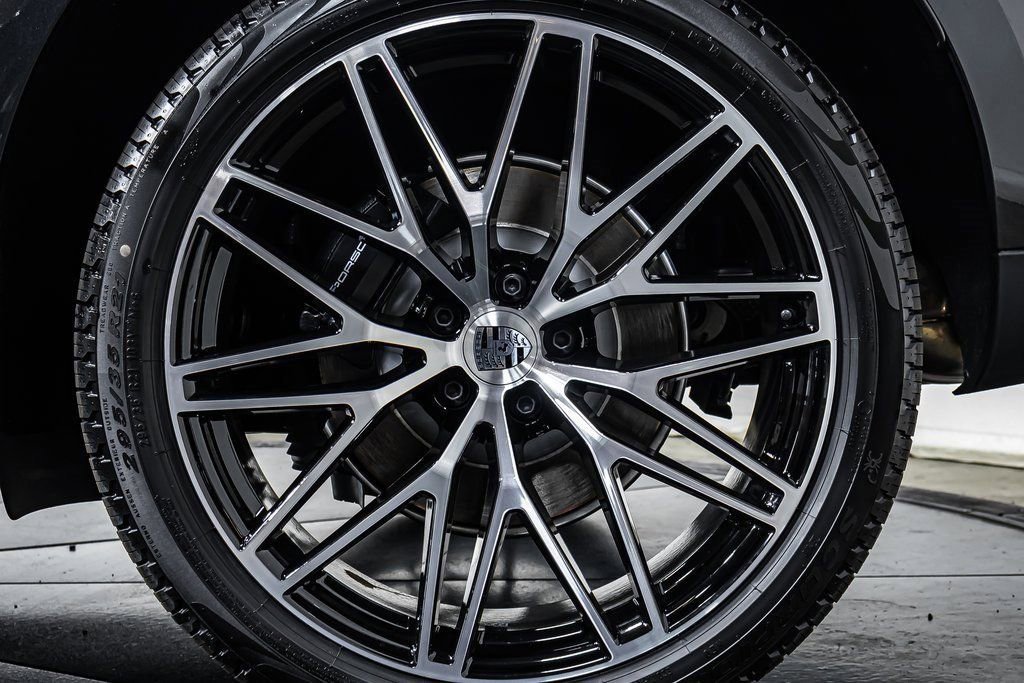 Certified 2025 Porsche Macan image 25