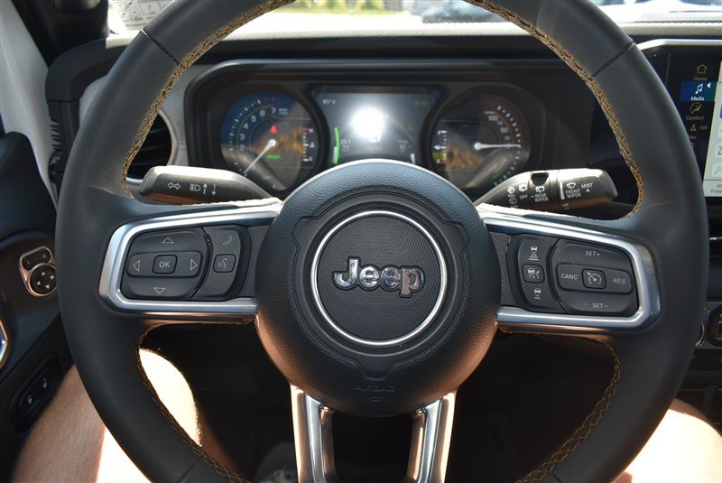 Used 2024 Jeep Wrangler Unlimited Sahara w/ Technology Group AWD/4WD image 14