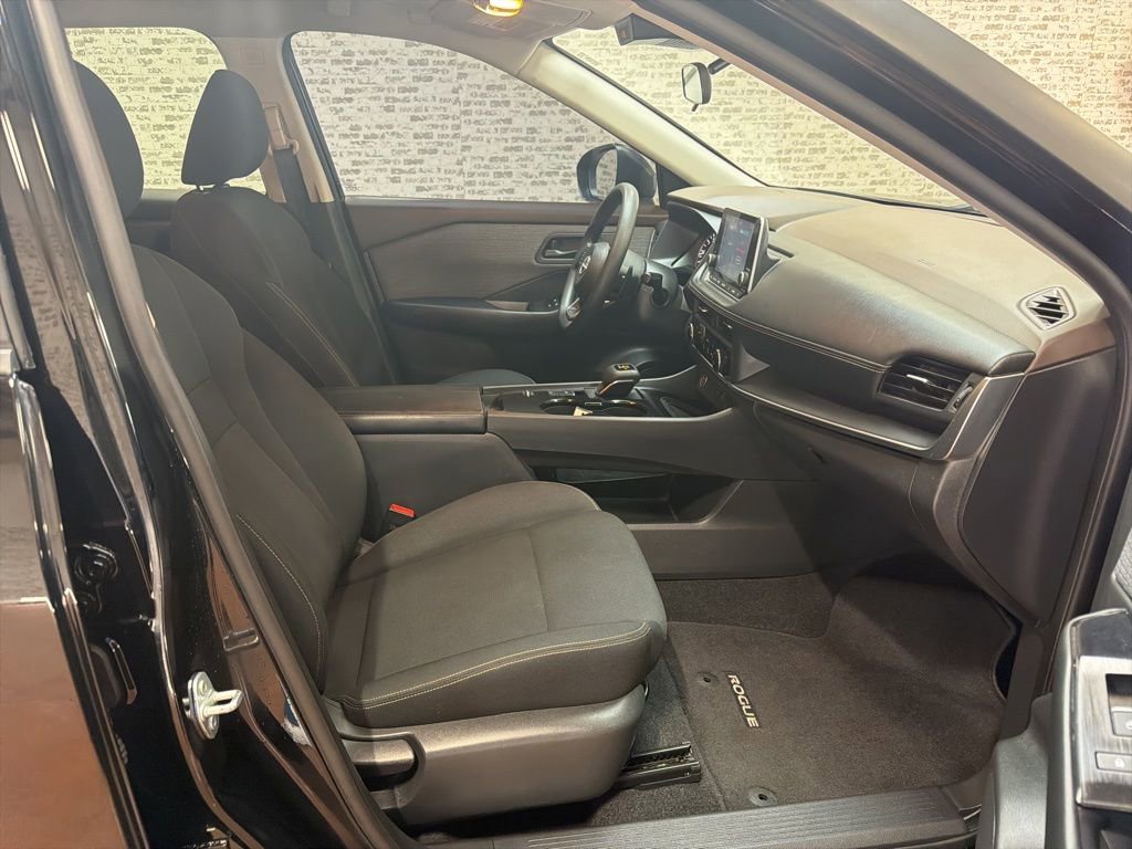 Used 2023 Nissan Rogue S FWD image 11
