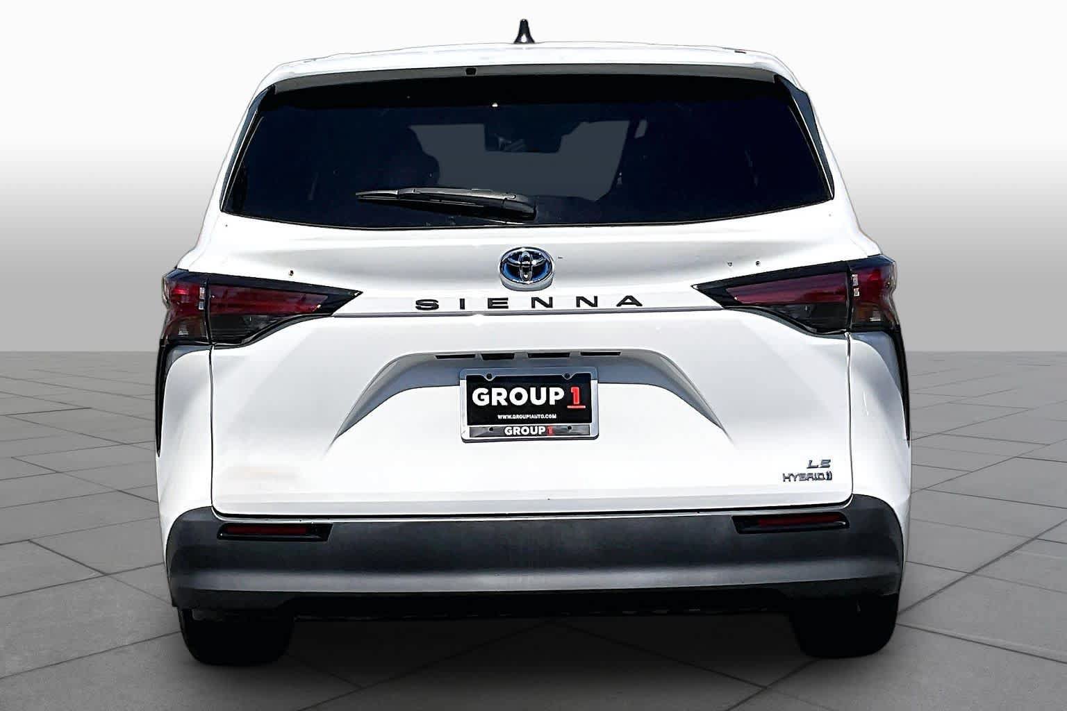 Certified 2022 Toyota Sienna LE FWD image 4