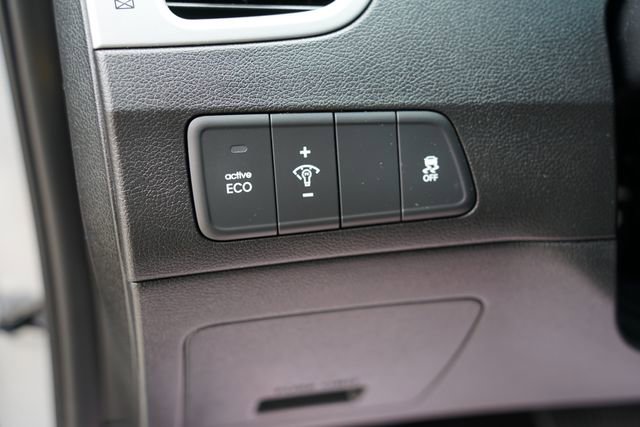 Used 2016 Hyundai Elantra Limited FWD image 12