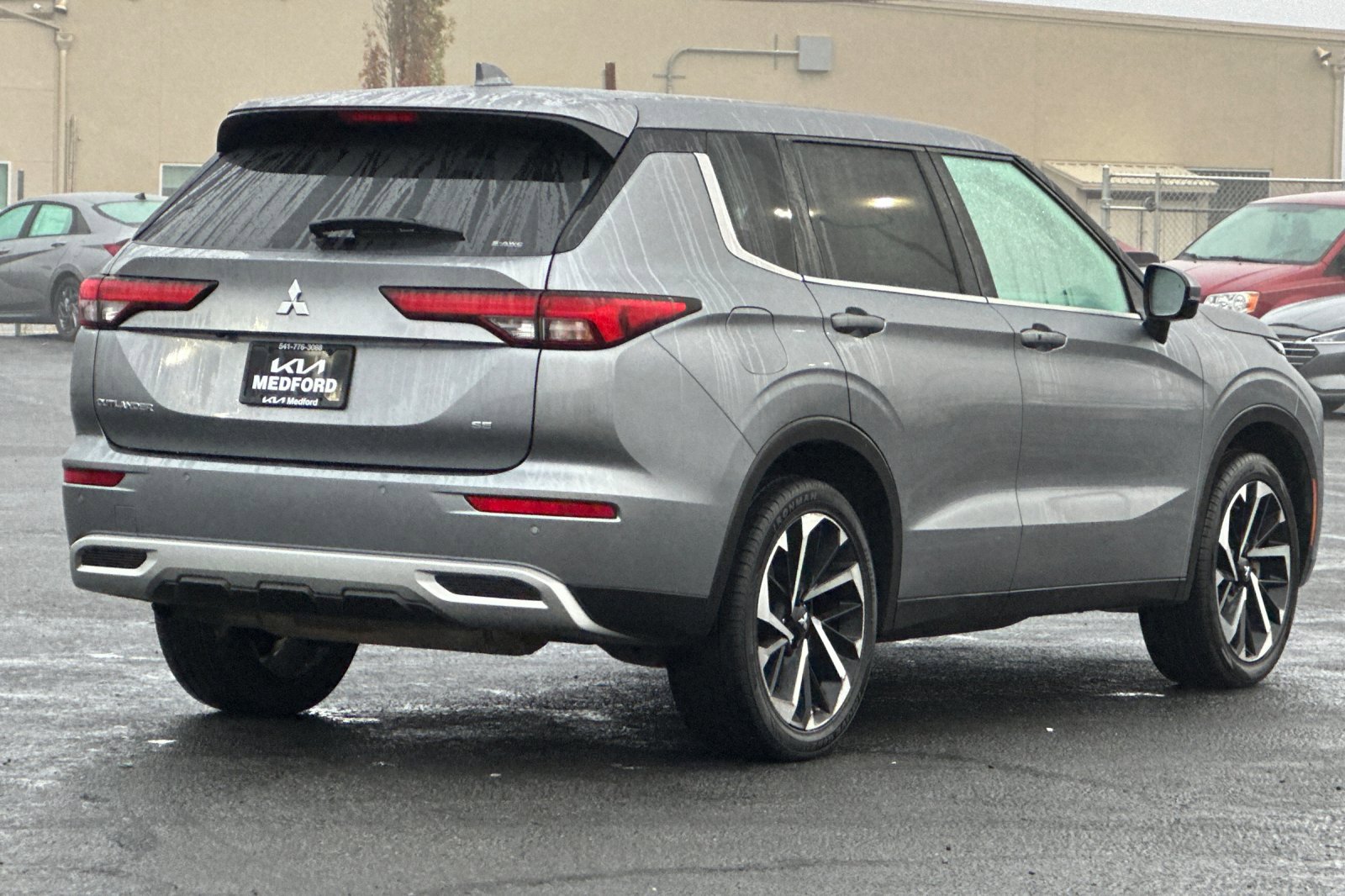 Used 2024 Mitsubishi Outlander SE image 4