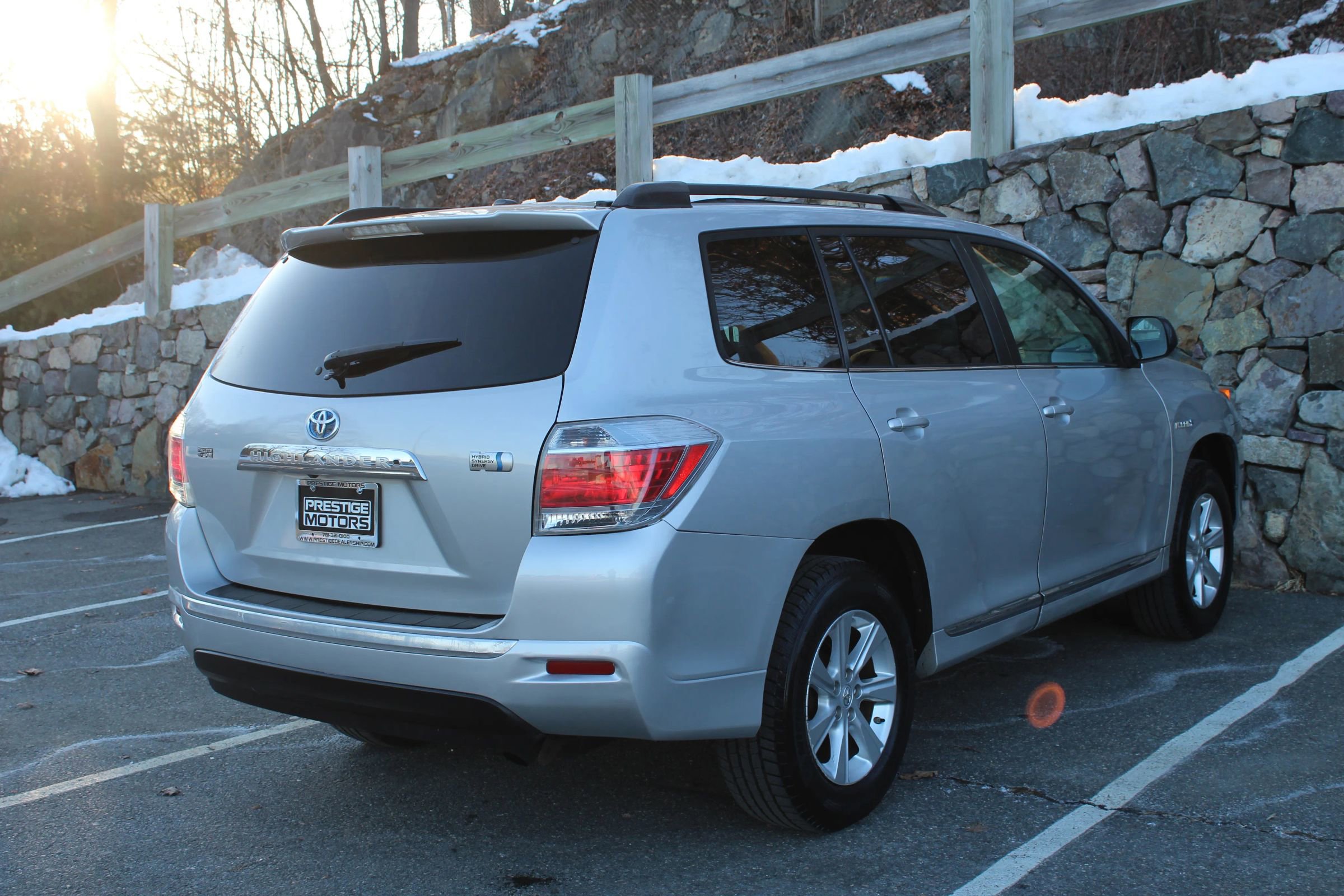 Used 2011 Toyota Highlander Hybrid w/ Cold Weather Pkg image 9