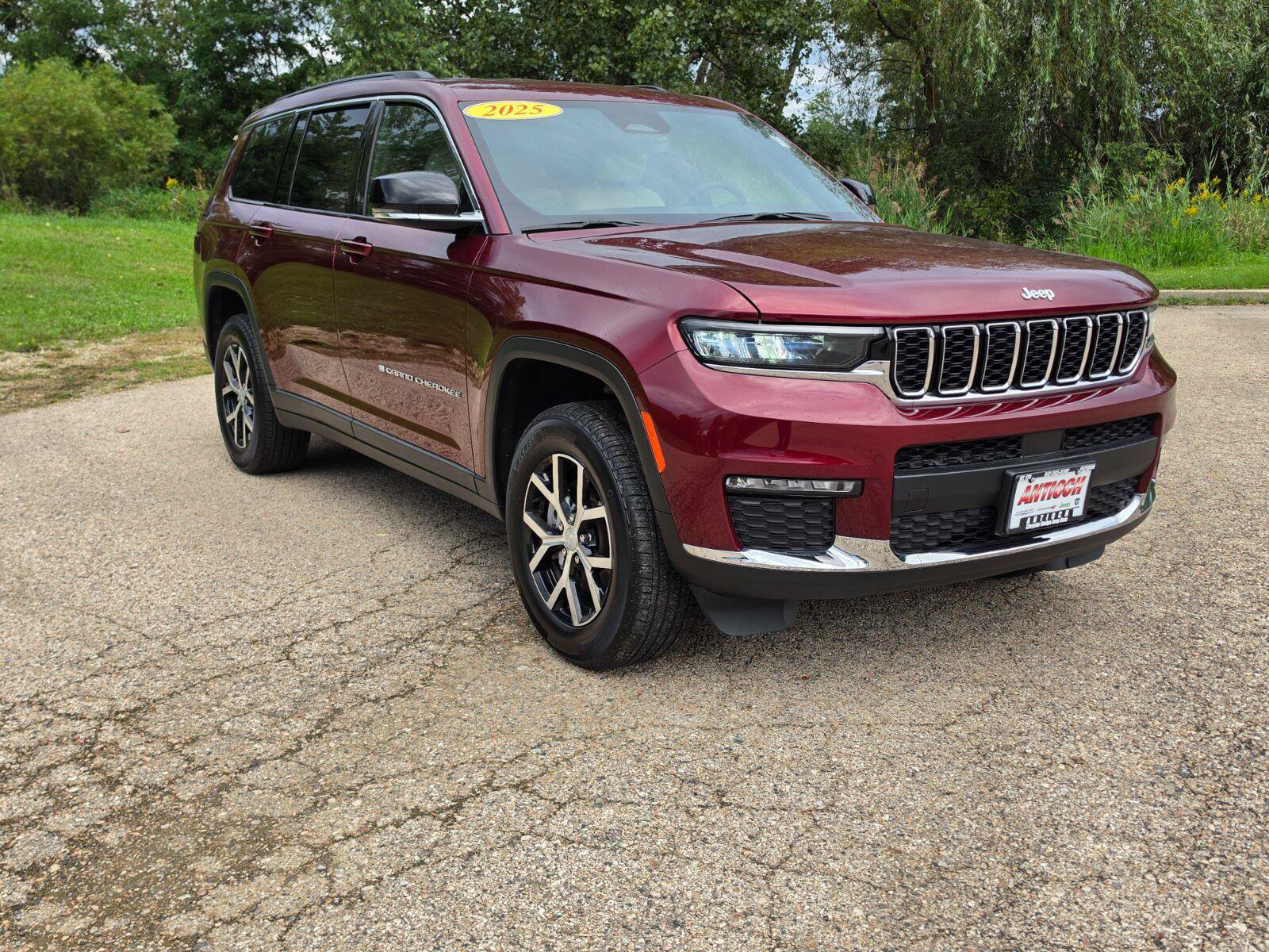 Used 2025 Jeep Grand Cherokee L Limited AWD/4WD image 19