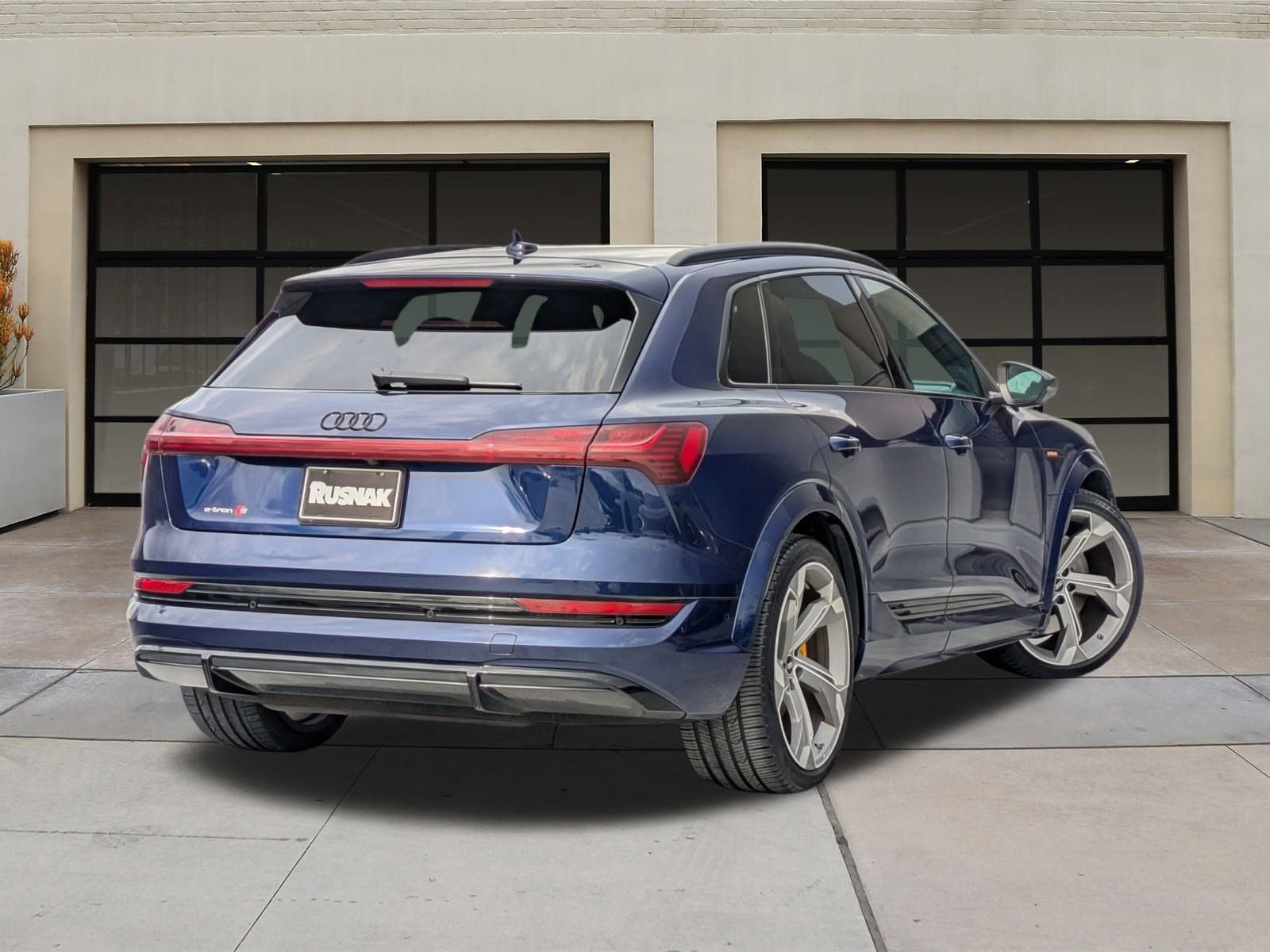 Used 2023 Audi e-tron S Premium Plus w/ Black Optic Package image 4