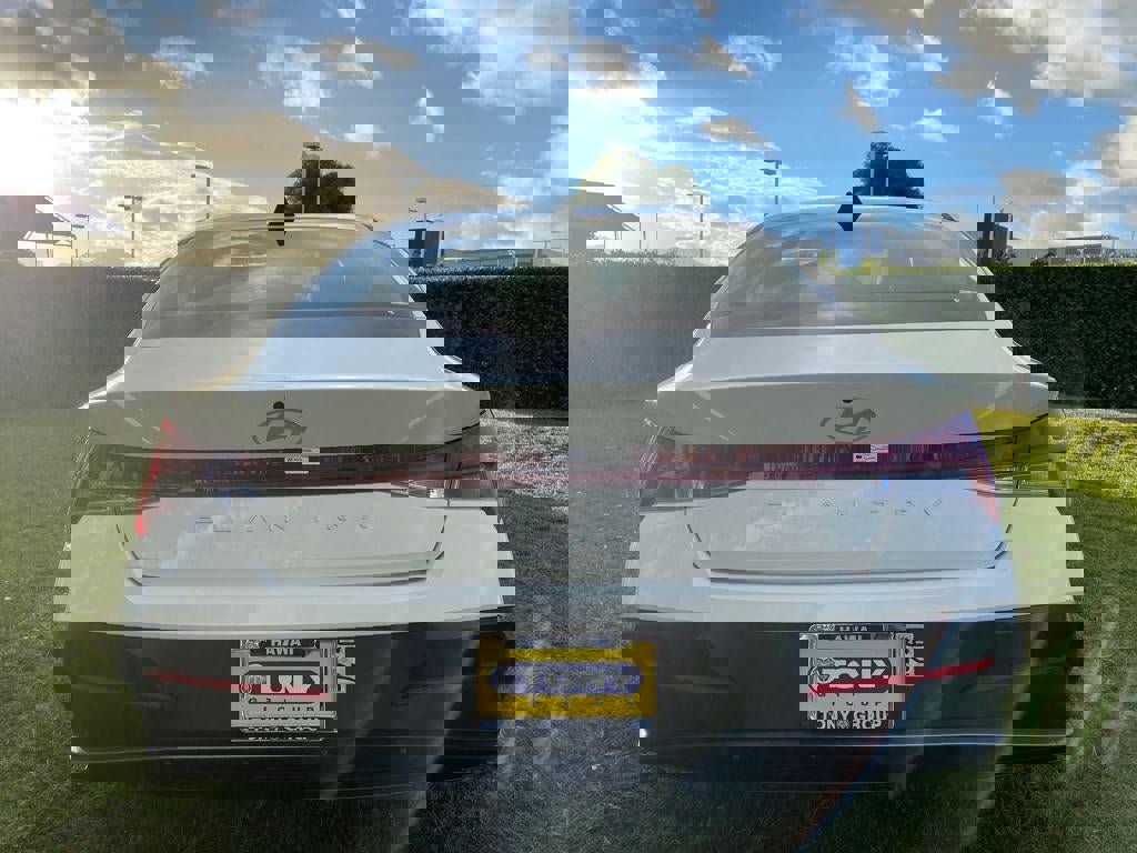 New 2025 Hyundai Elantra SEL image 6