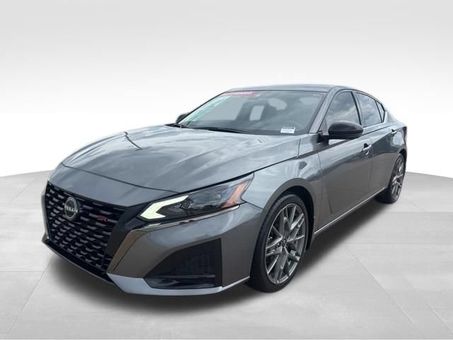 Used 2023 Nissan Altima 2.0 SR FWD image 6