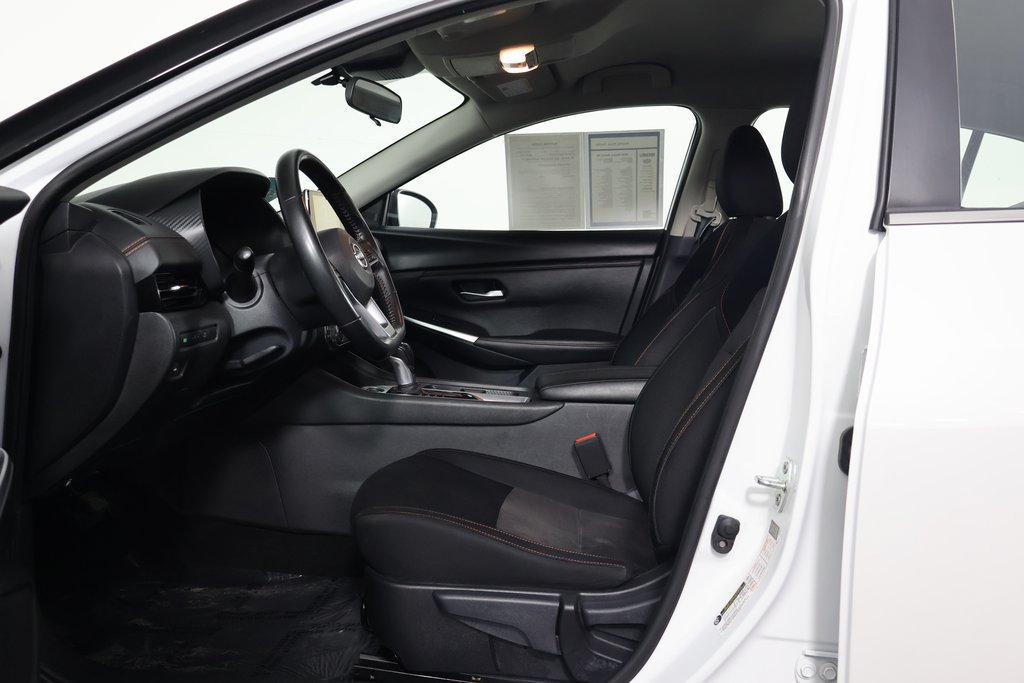Used 2025 Nissan Sentra SR FWD image 10