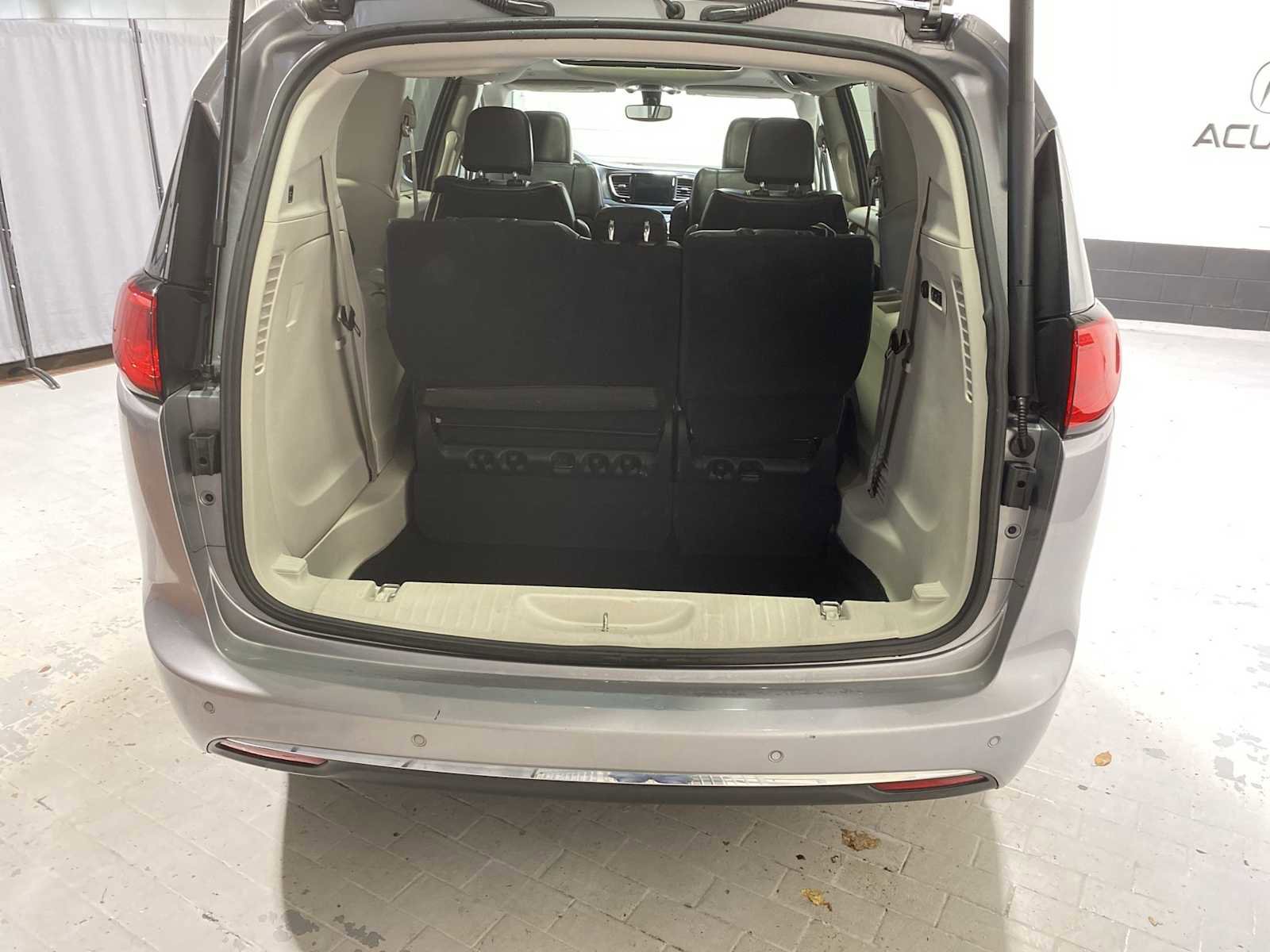 Used 2019 Chrysler Pacifica Limited image 19