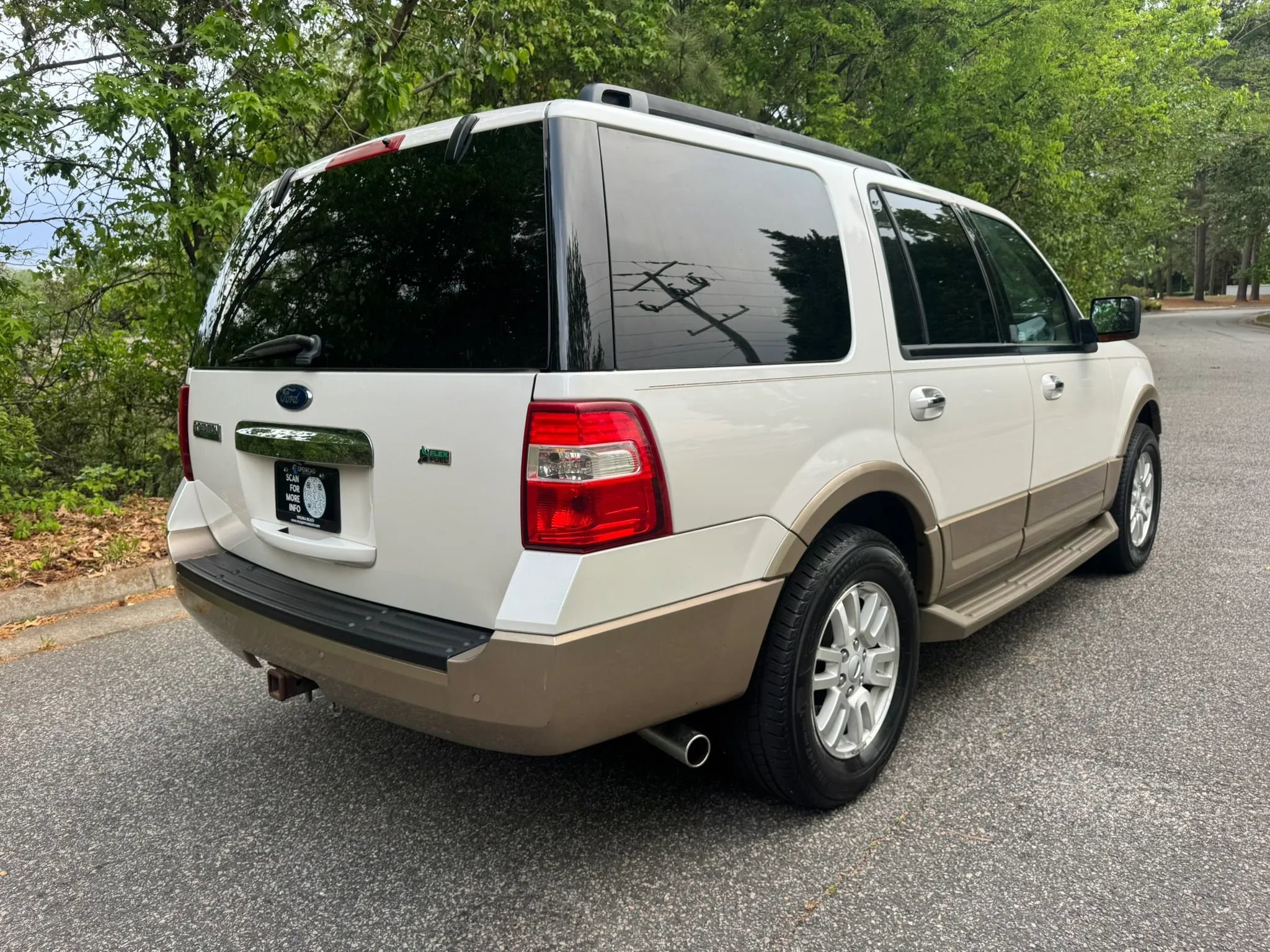 Used 2014 Ford Expedition XLT w/ Equipment Group 202A AWD/4WD image 8