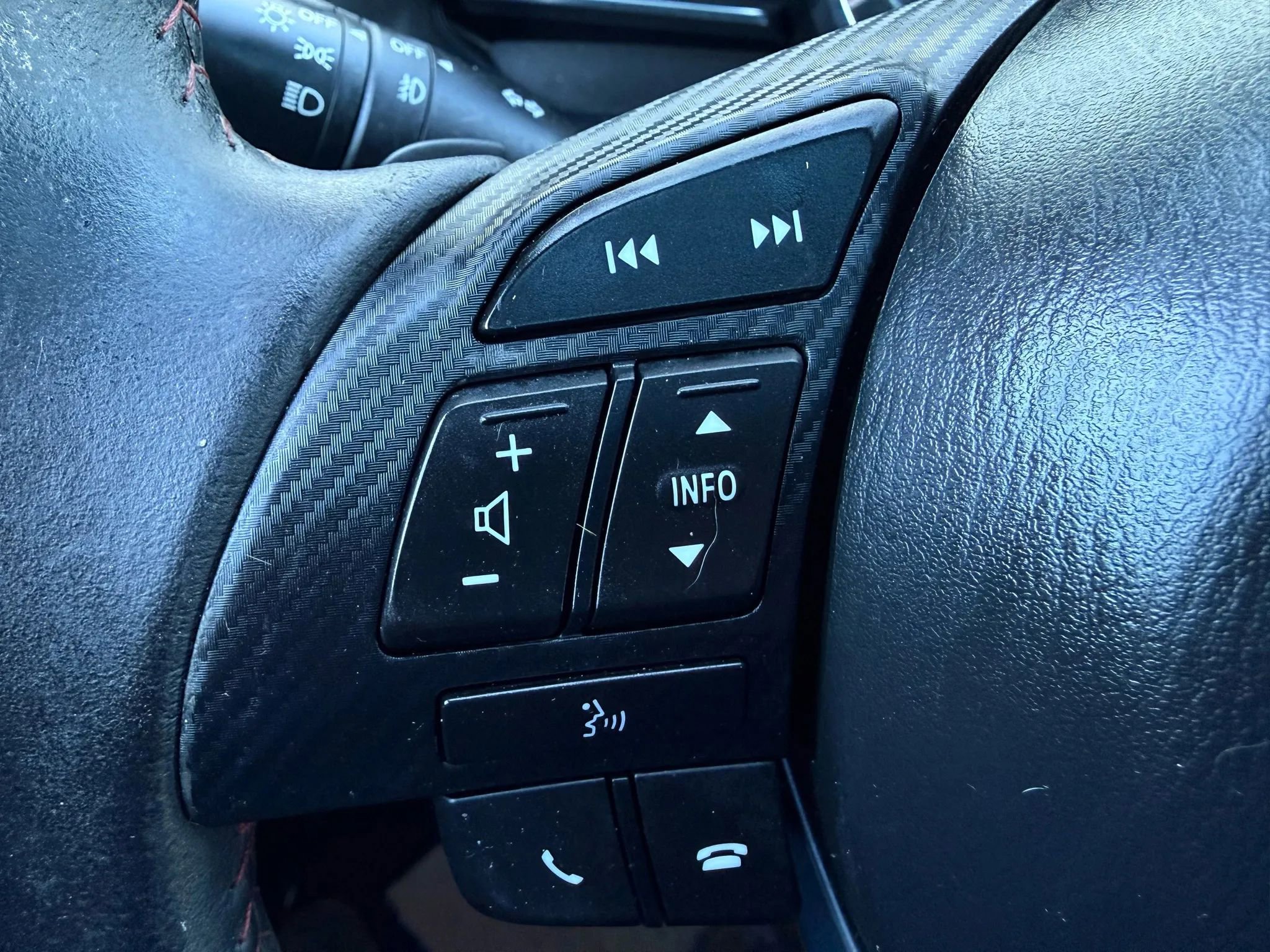 Used 2015 MAZDA MAZDA3 s Touring image 29