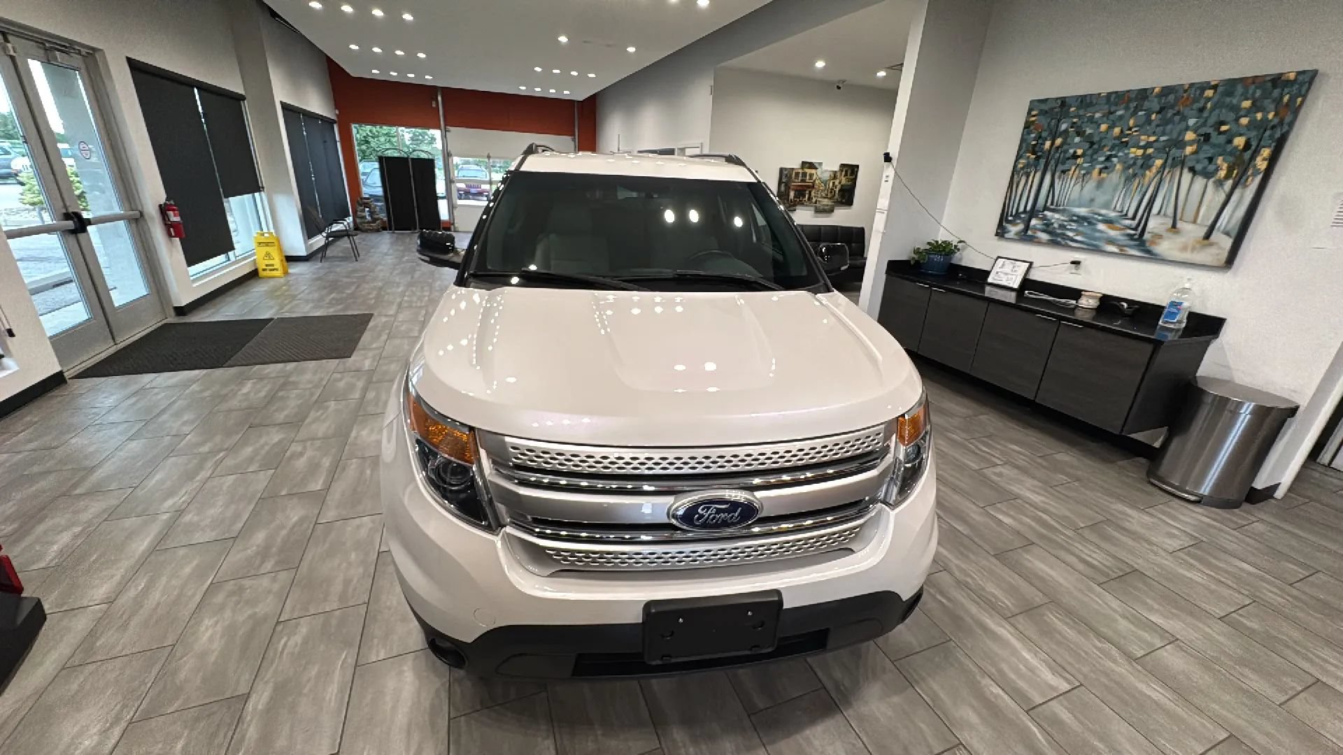 Used 2014 Ford Explorer XLT w/ Equipment Group 202A FWD image 5