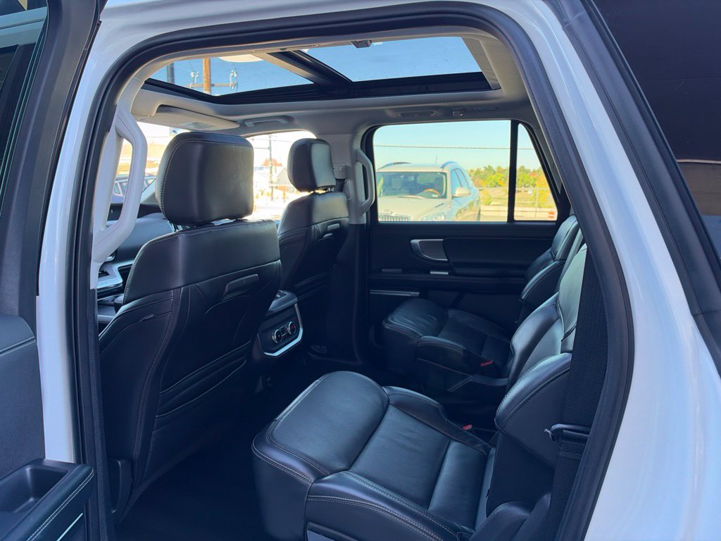 Used 2025 Ford Expedition Max Platinum AWD/4WD image 8