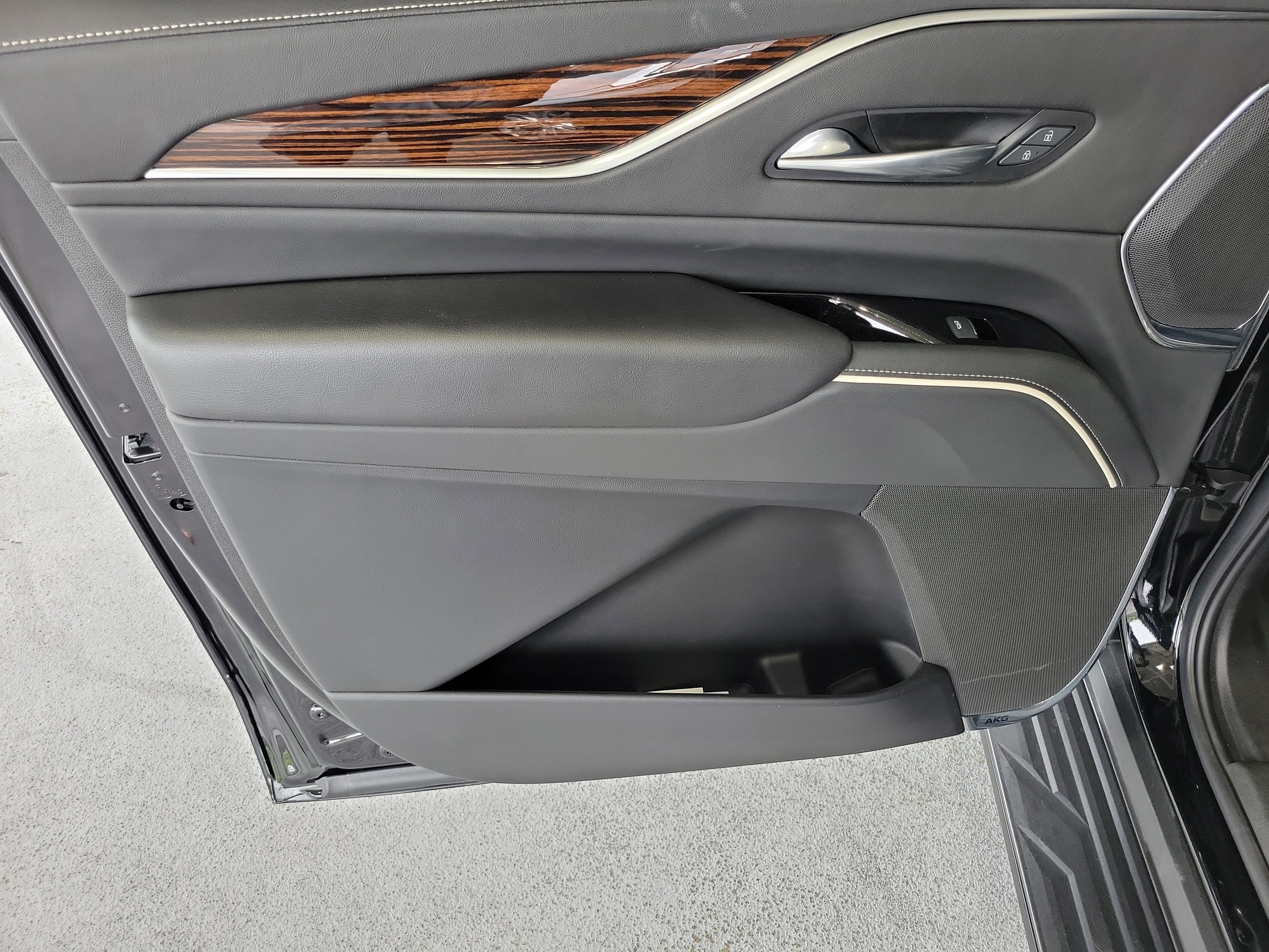 Used 2022 Cadillac Escalade ESV Premium Luxury w/ Performance Package AWD/4WD image 14