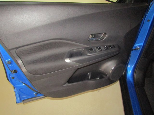 Used 2023 Nissan Kicks SV image 9