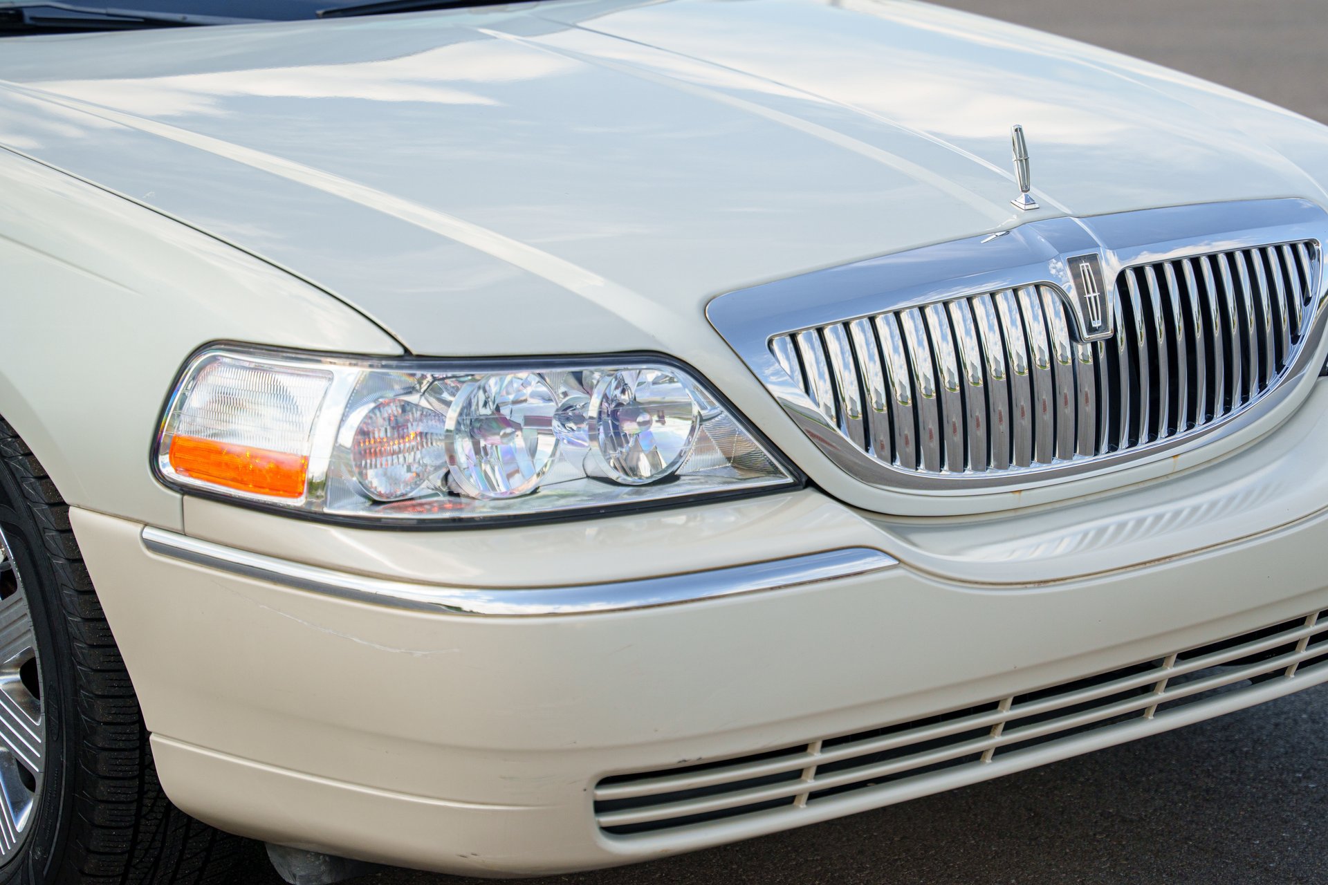 Used 2004 Lincoln Town Car Ultimate RWD image 21