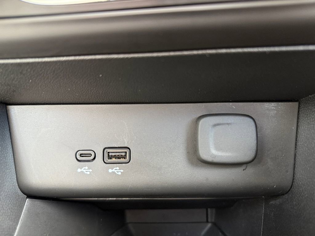 Used 2024 Buick Encore GX Preferred w/ Comfort Package FWD image 30