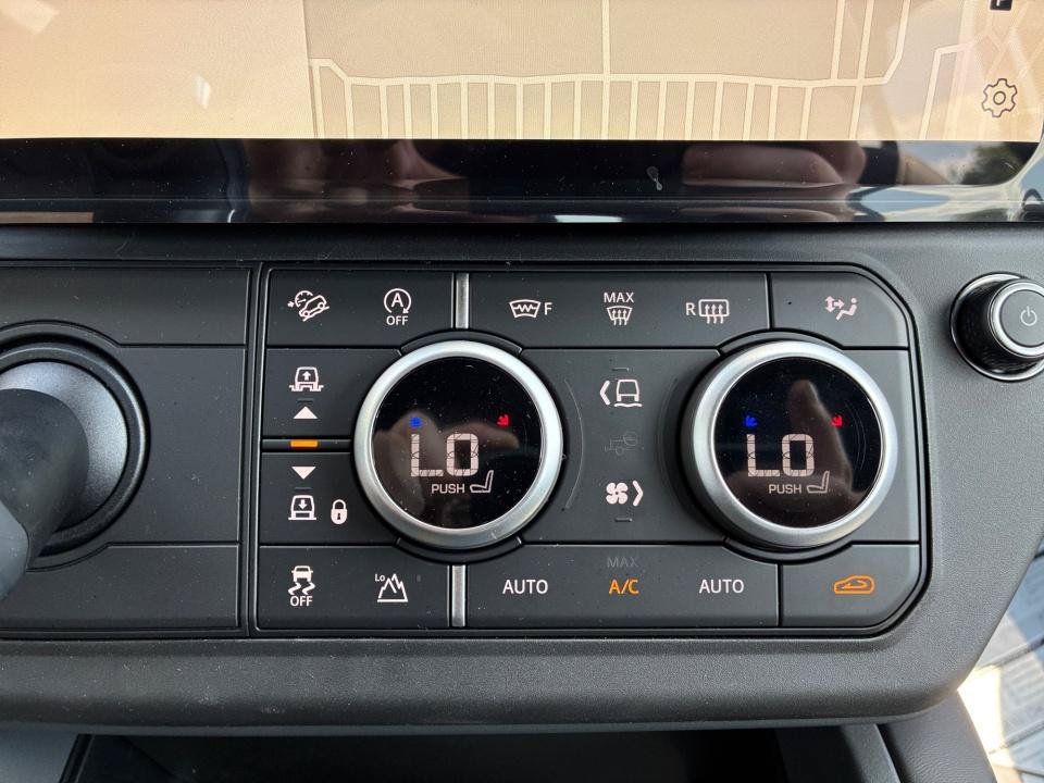New 2026 Land Rover Defender 110 X-Dynamic SE AWD/4WD image 18