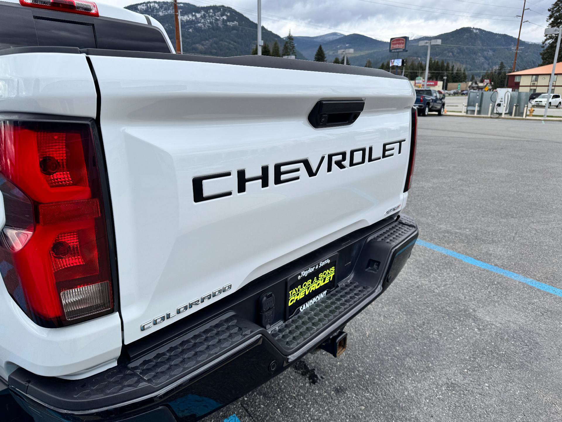 Used 2024 Chevrolet Colorado ZR2 w/ ZR2 Convenience Package III image 40
