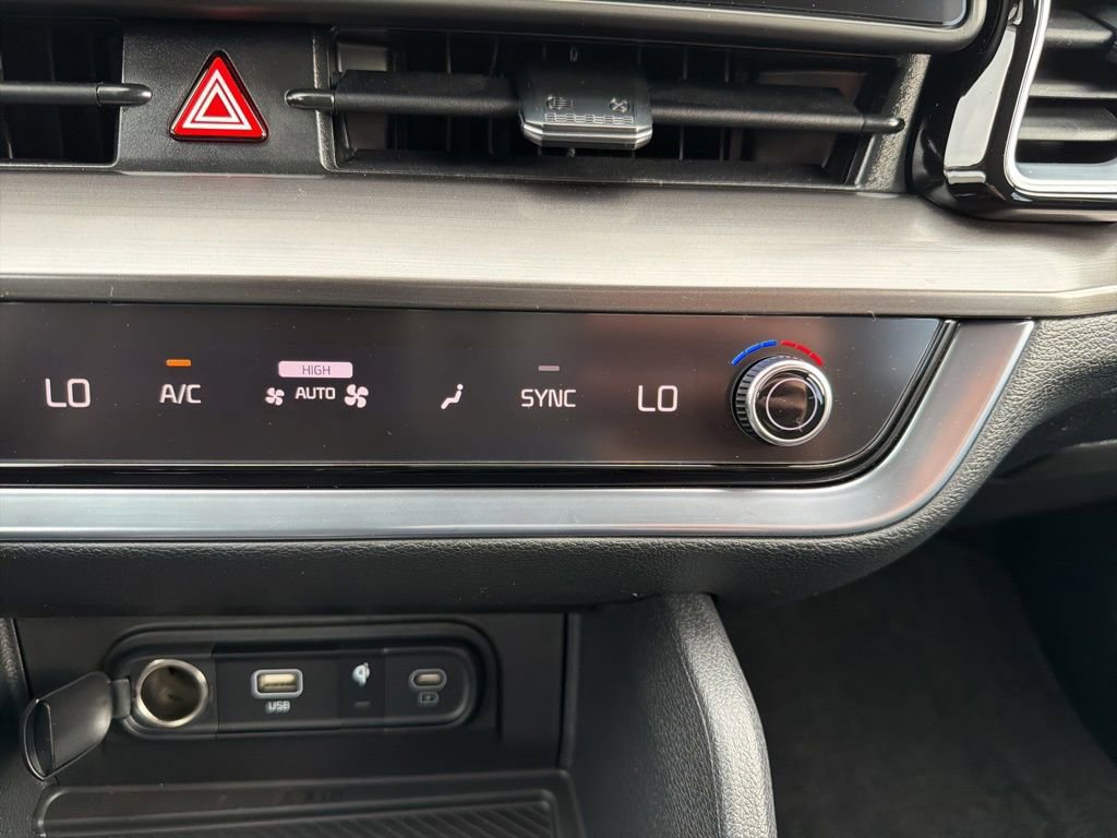 Used 2025 Kia Sportage EX FWD image 33