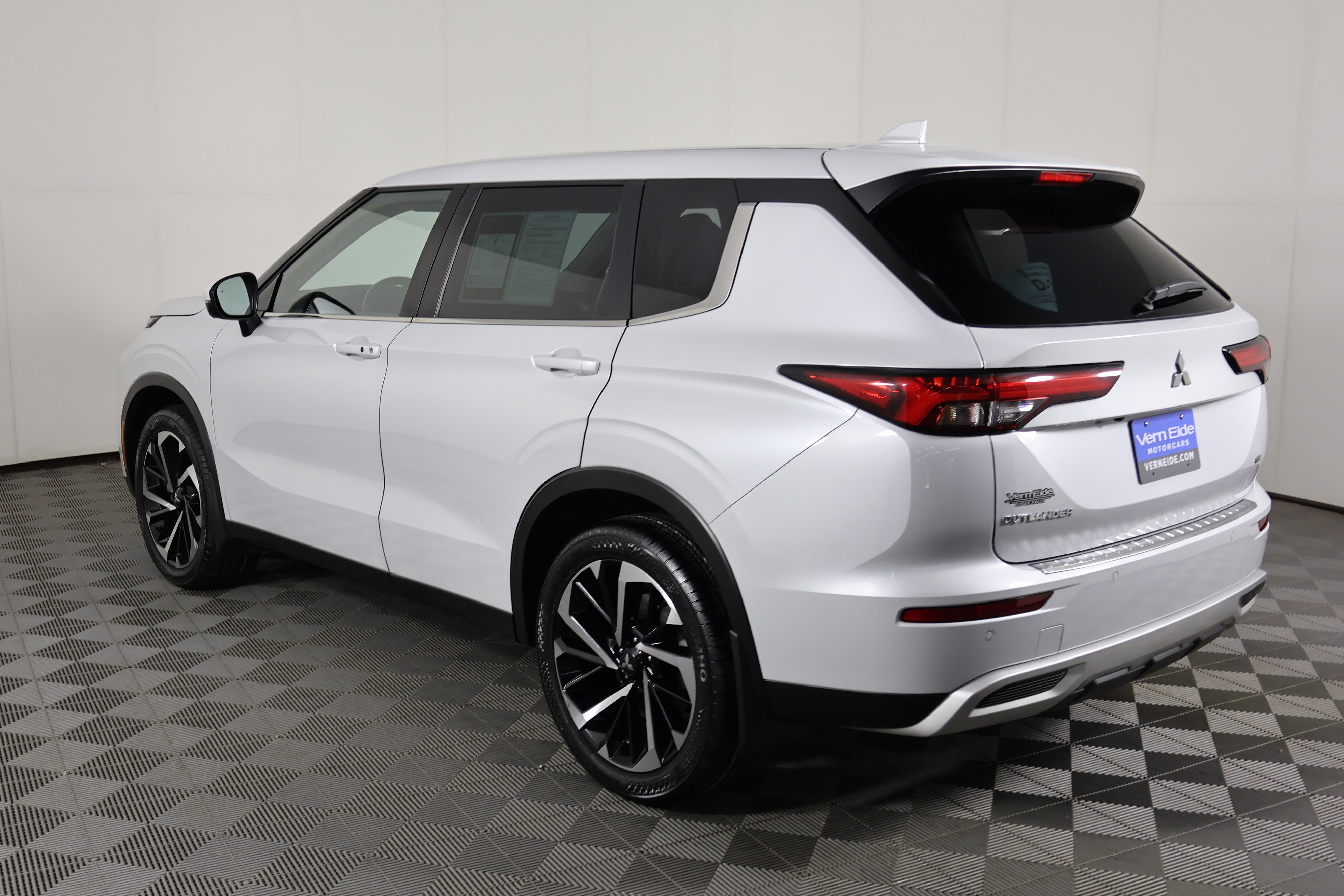 Used 2023 Mitsubishi Outlander SE AWD/4WD image 8