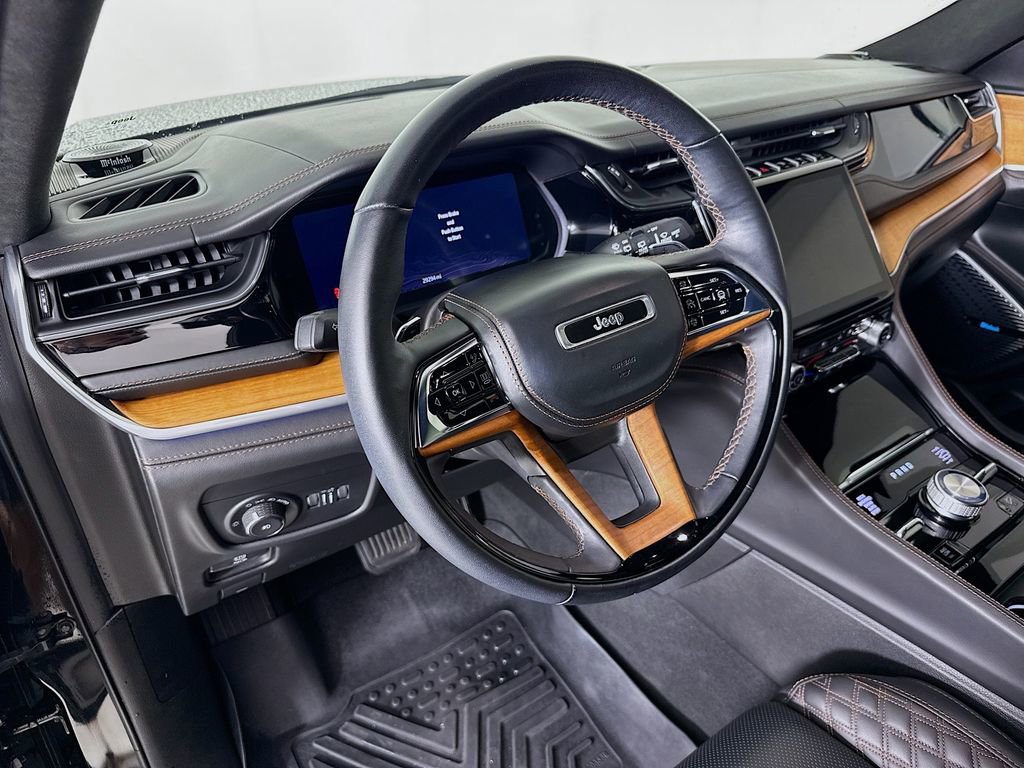 Used 2023 Jeep Grand Cherokee Summit image 9