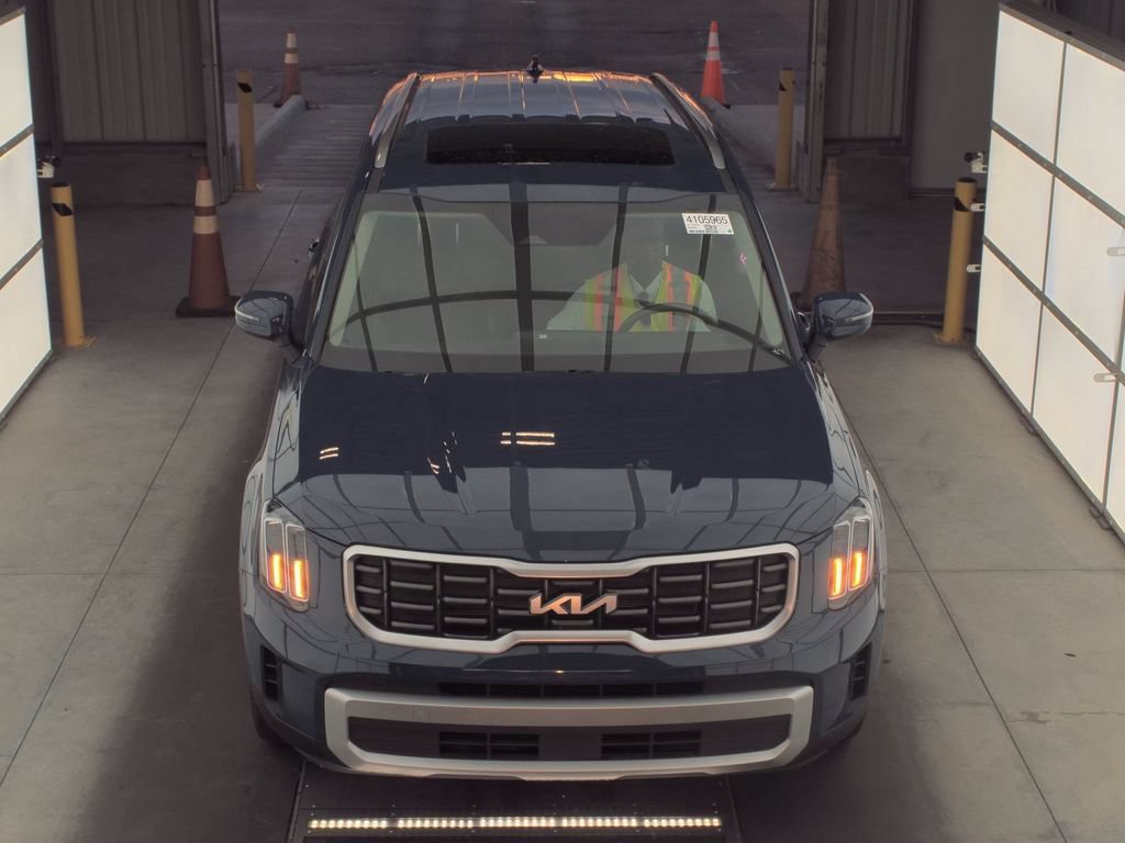 Used 2025 Kia Telluride S FWD image 2