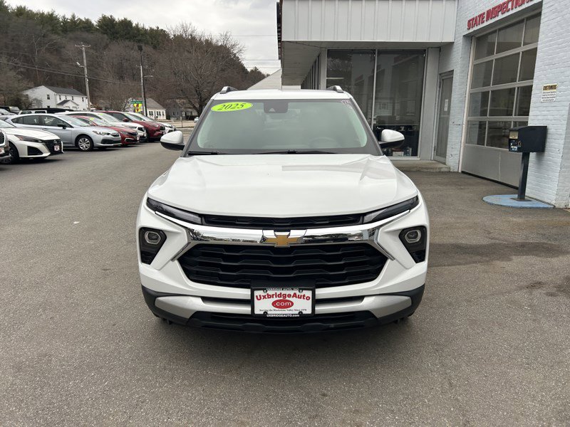 Used 2025 Chevrolet TrailBlazer LT w/ Convenience Package image 3