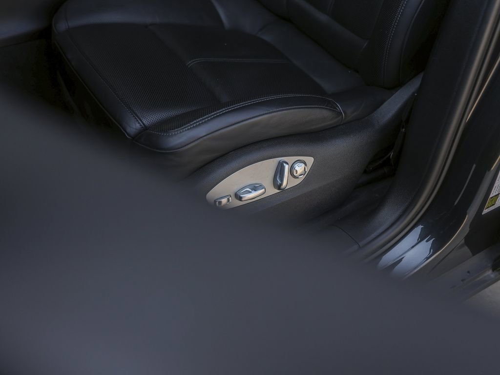 Certified 2021 Porsche Macan image 16