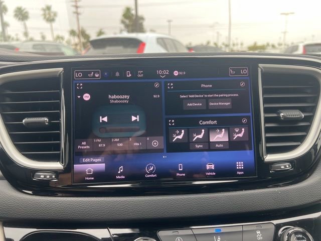 Used 2022 Chrysler Pacifica Touring-L image 14