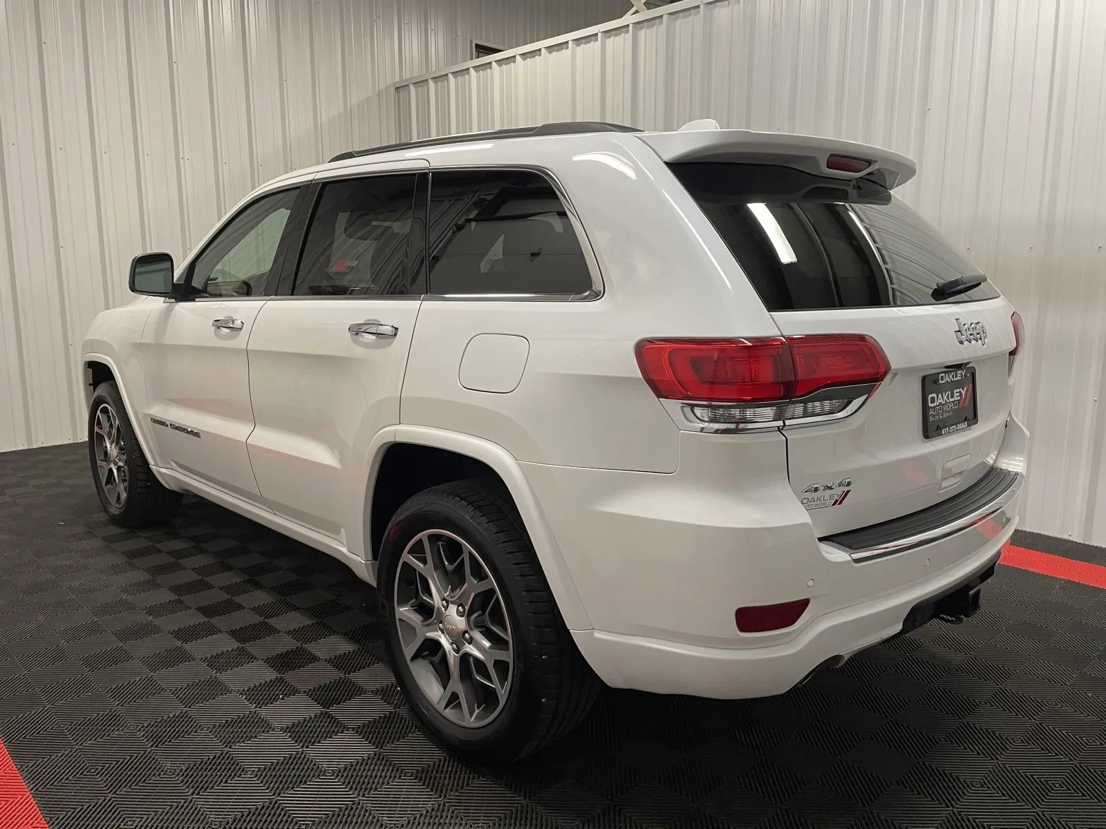 Used 2020 Jeep Grand Cherokee Overland image 2