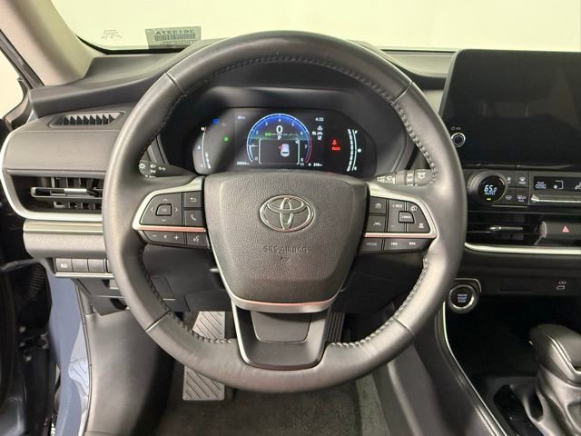Used 2024 Toyota Grand Highlander XLE AWD/4WD image 17