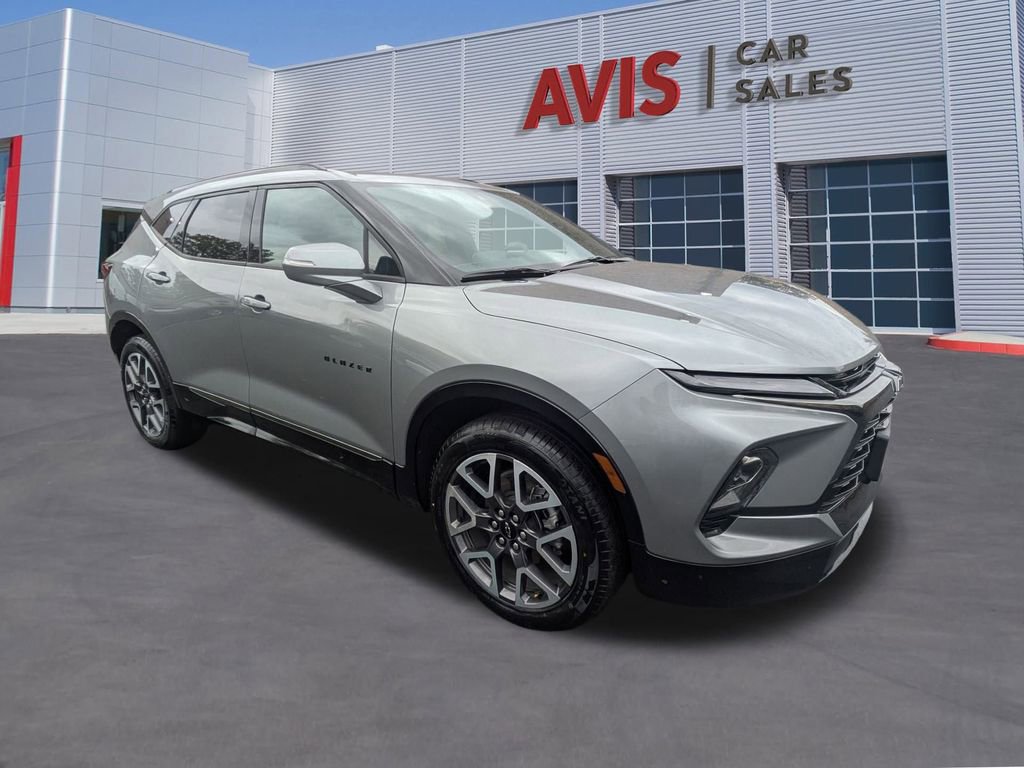 Used 2025 Chevrolet Blazer RS image 3