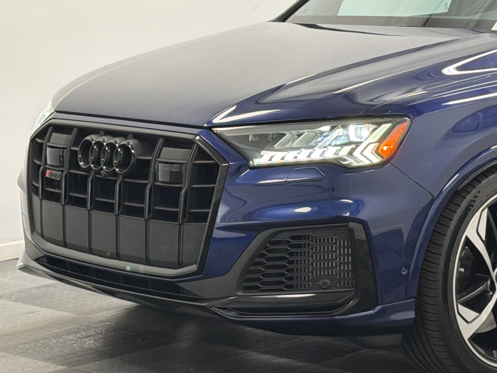 Used 2024 Audi SQ7 Premium Plus w/ Carbon Package AWD/4WD video 2
