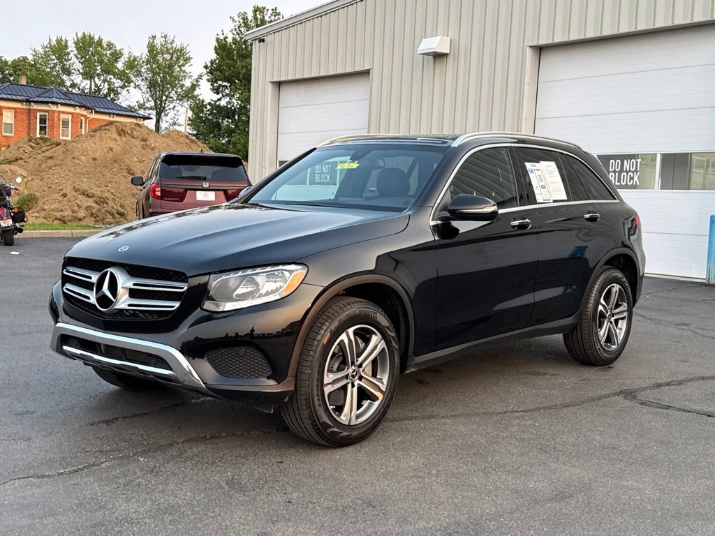 Used 2019 Mercedes-Benz GLC 300 4MATIC w/ Premium Package image 3