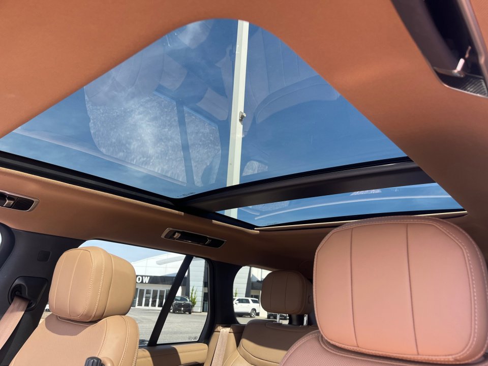 Certified 2024 Land Rover Range Rover SE AWD/4WD image 21